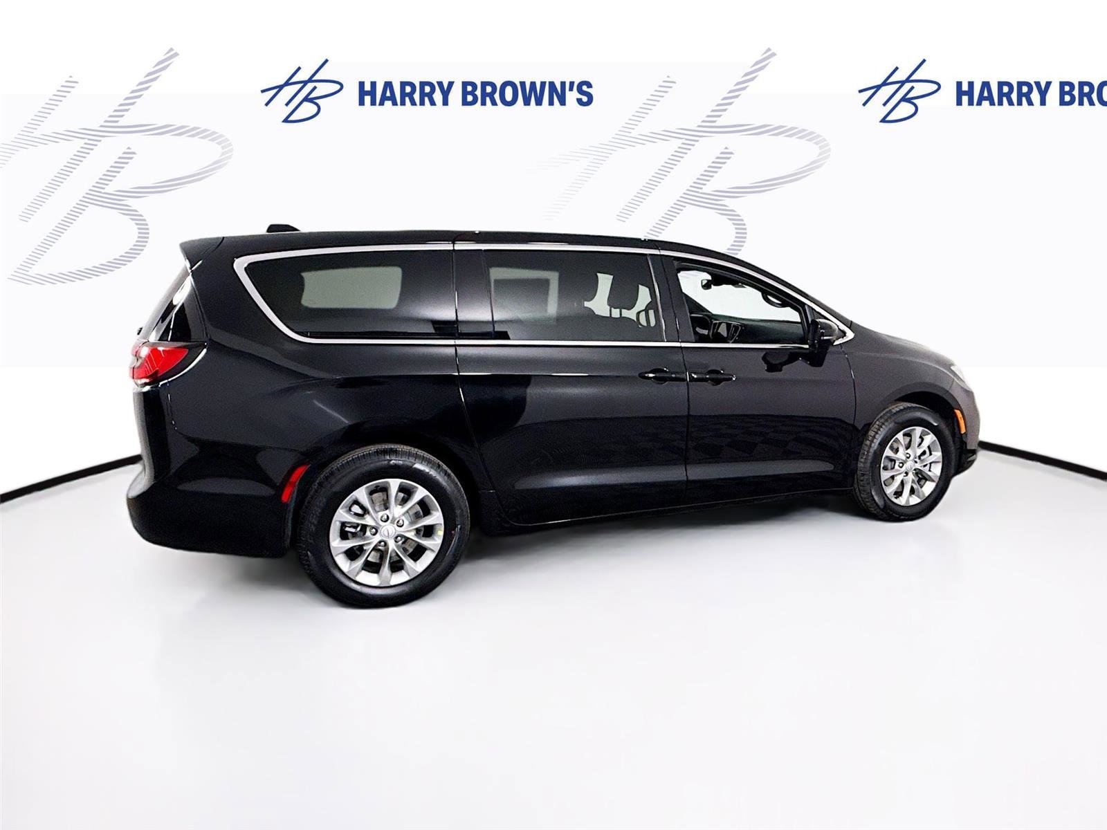 New 2026 Chrysler Pacifica Select image 33