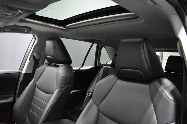 Used 2023 Toyota RAV4 XLE Premium image 16