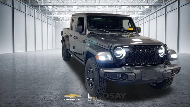 Used 2023 Jeep Gladiator Sport AWD/4WD image 4