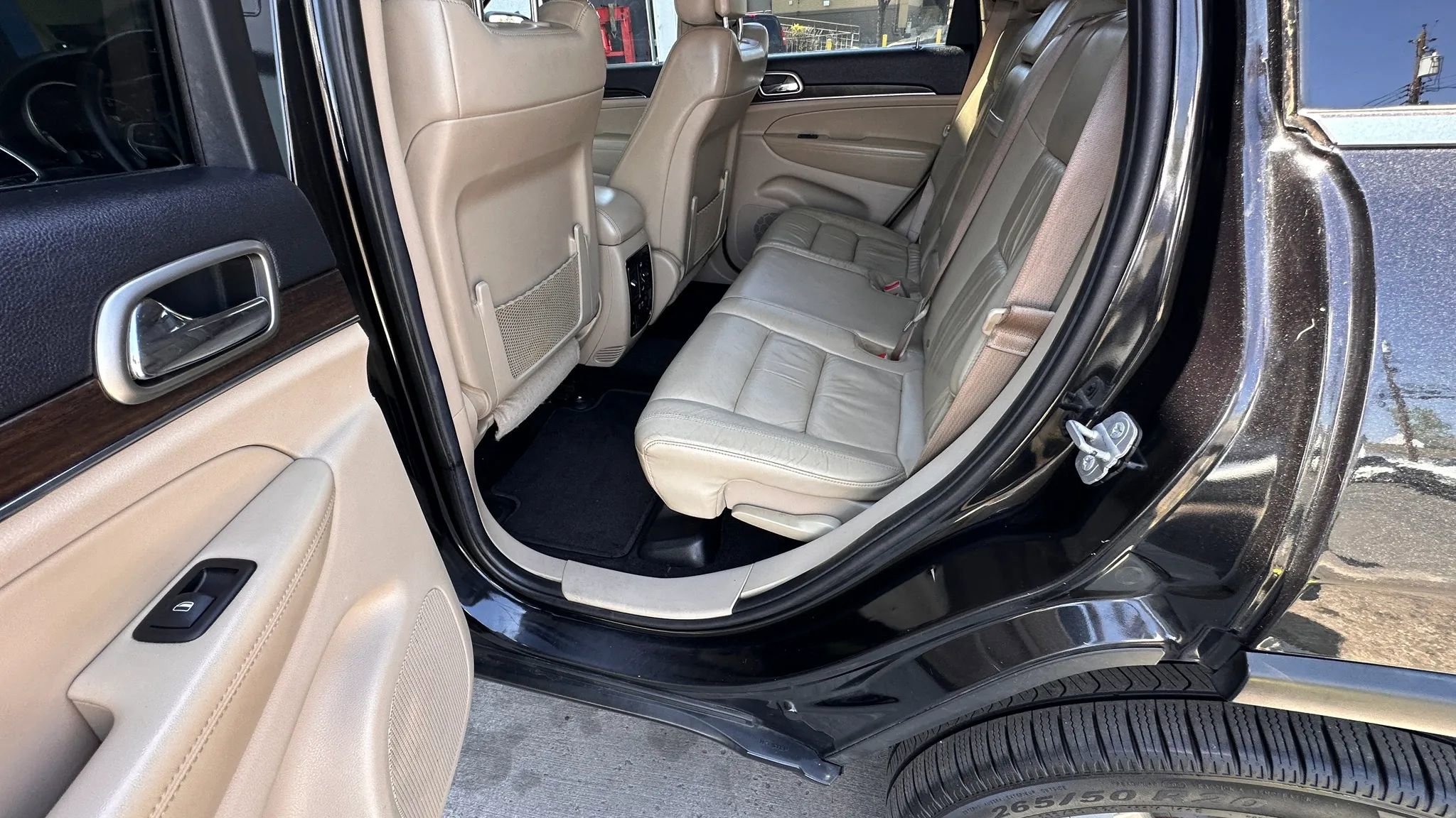 Used 2014 Jeep Grand Cherokee Limited image 20