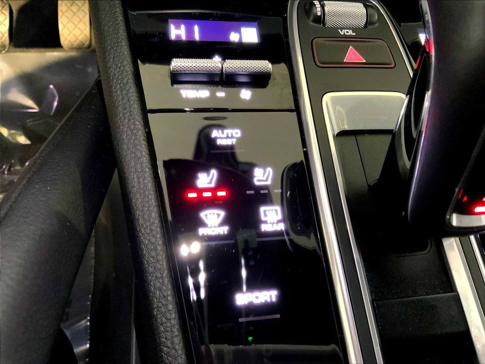 Certified 2022 Porsche Cayenne w/ Premium Package image 37