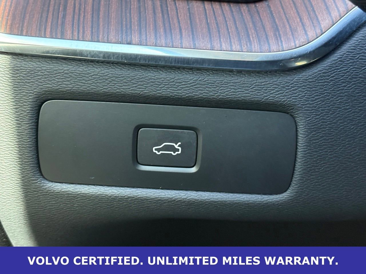 Certified 2024 Volvo XC60 B5 Plus w/ Protection Package Premier AWD/4WD image 20