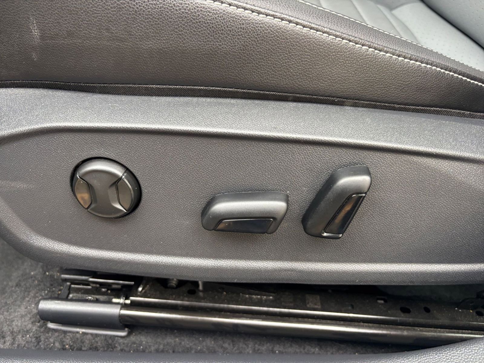 Used 2025 Volkswagen Jetta SE image 34