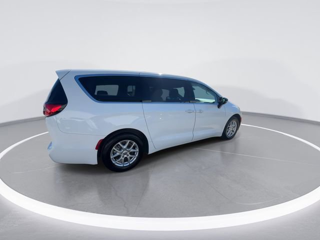 Certified 2024 Chrysler Pacifica Touring-L image 8