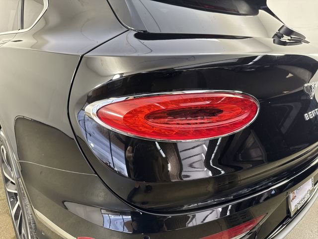 Used 2023 Bentley Bentayga Extended Wheelbase image 31