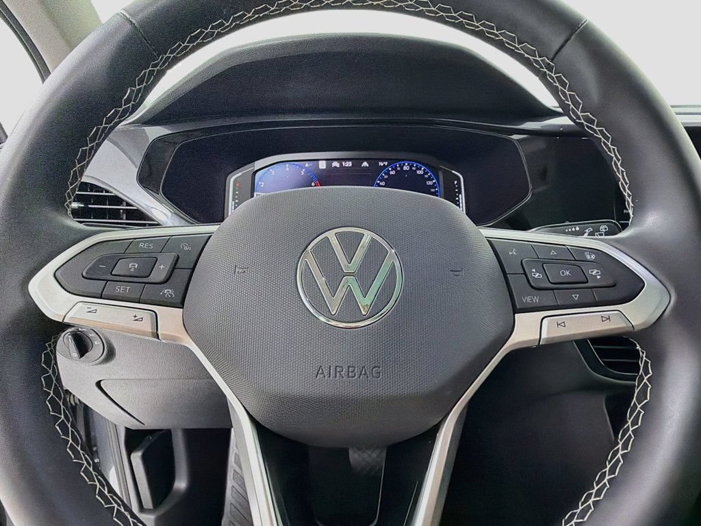 Used 2024 Volkswagen Taos SEL AWD/4WD image 11