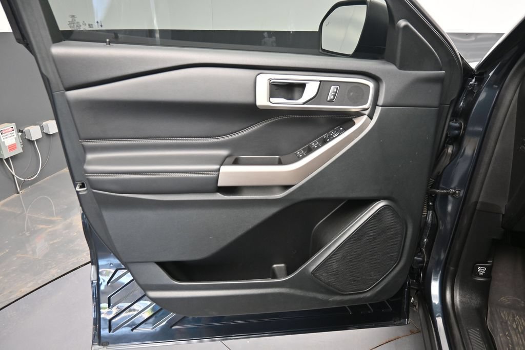 Used 2024 Ford Explorer XLT w/ Equipment Group 202A AWD/4WD image 26