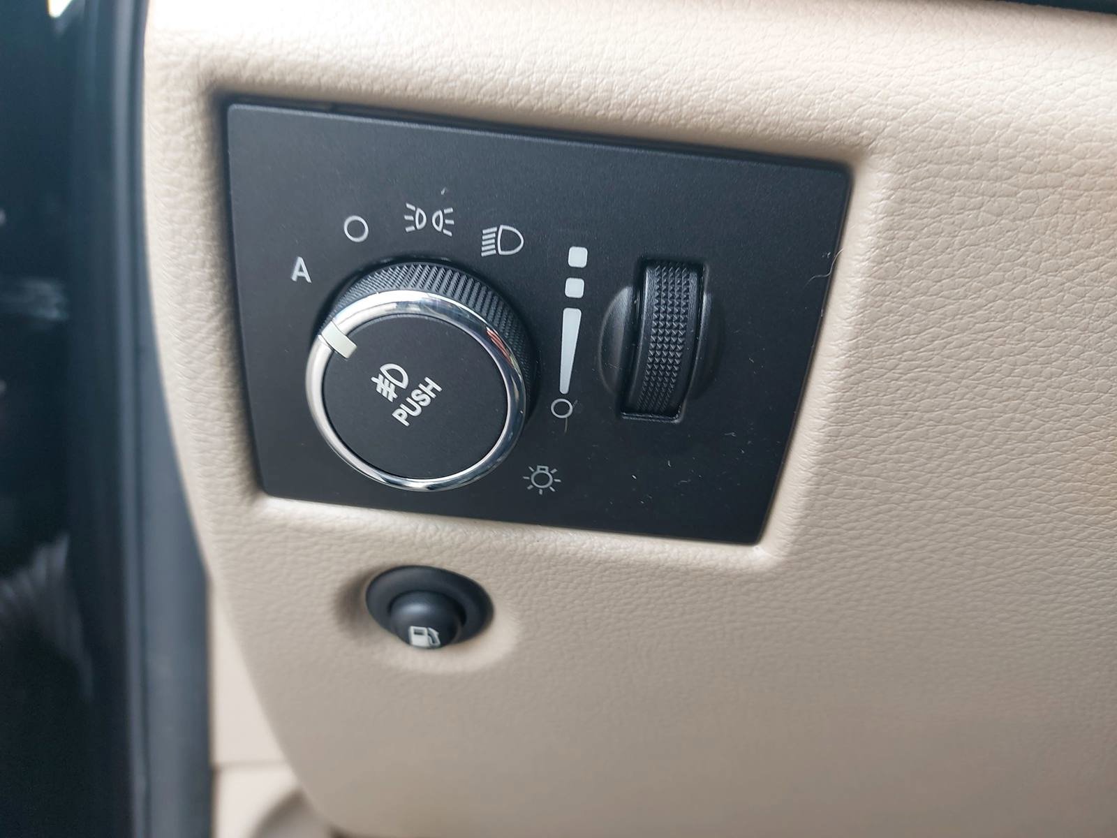 Used 2013 Jeep Grand Cherokee Limited AWD/4WD image 26