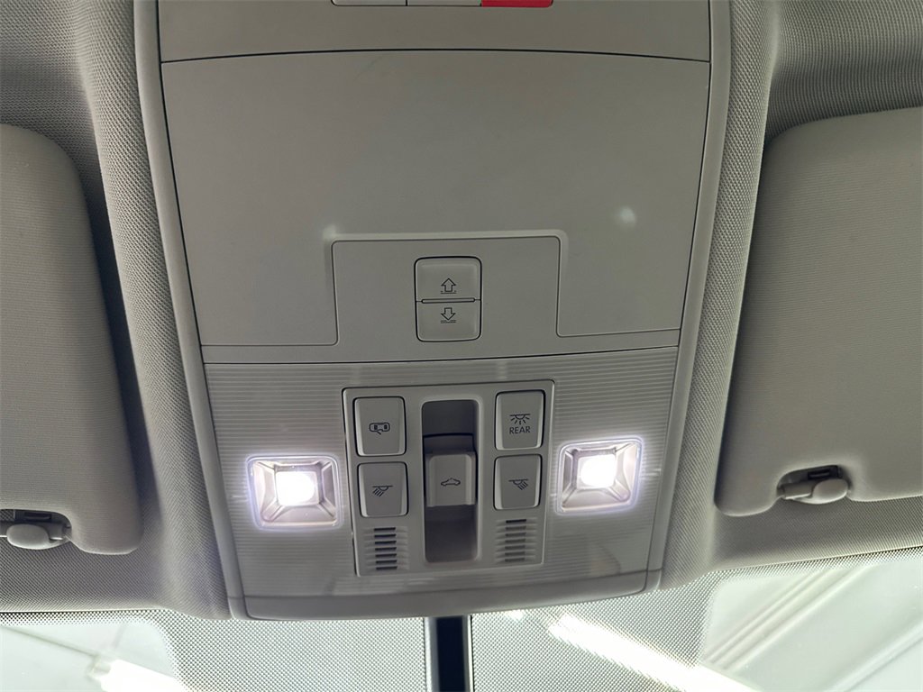 Used 2021 Volkswagen Atlas SE w/ Panoramic Sunroof Package image 34