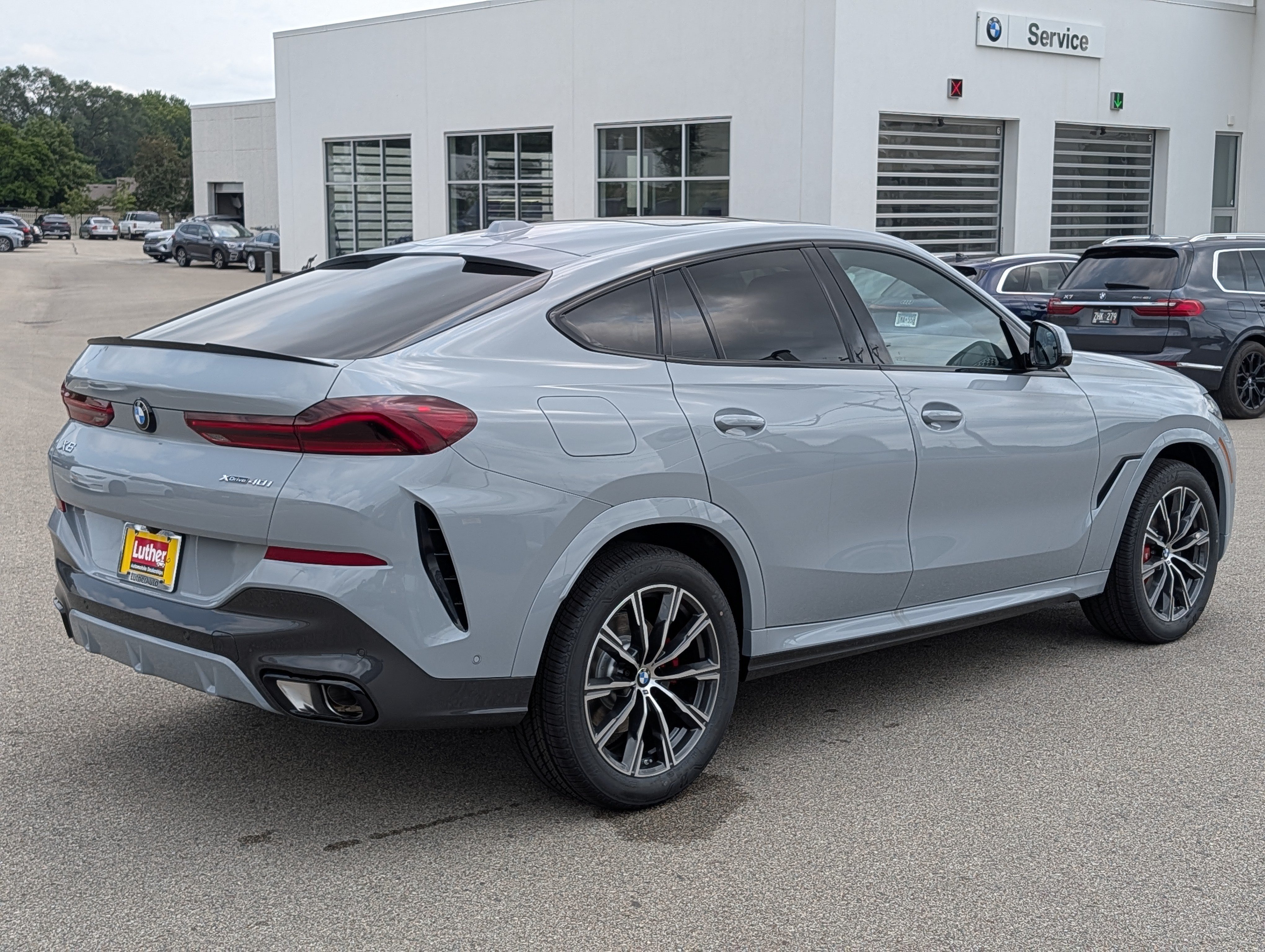 New 2027 BMW X6 xDrive40i AWD/4WD image 2