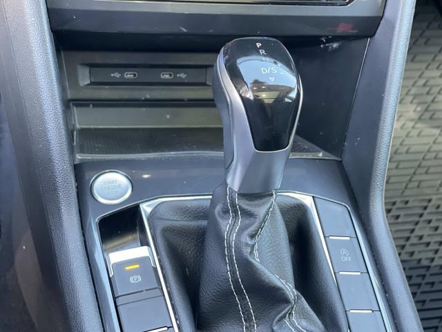 Used 2022 Volkswagen Tiguan SE w/ Panoramic Sunroof Package image 16