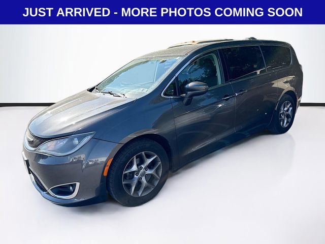 Used 2018 Chrysler Pacifica Touring Plus w/ Tire & Wheel Group FWD image 3