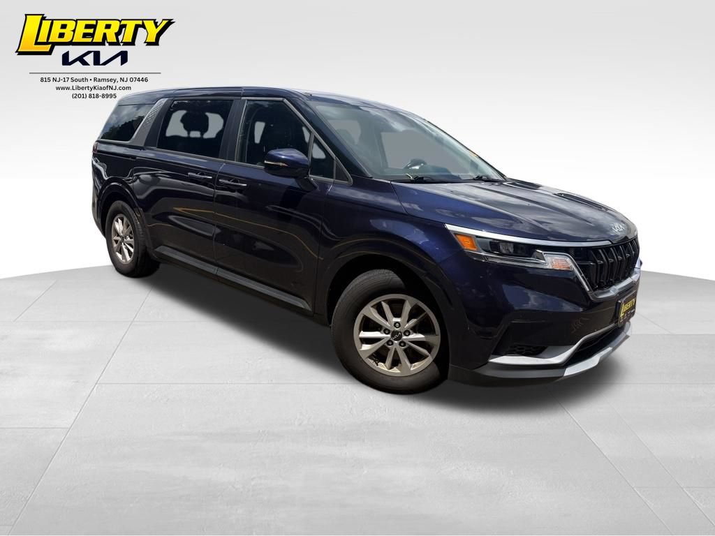 Used 2023 Kia Carnival LX FWD image 1