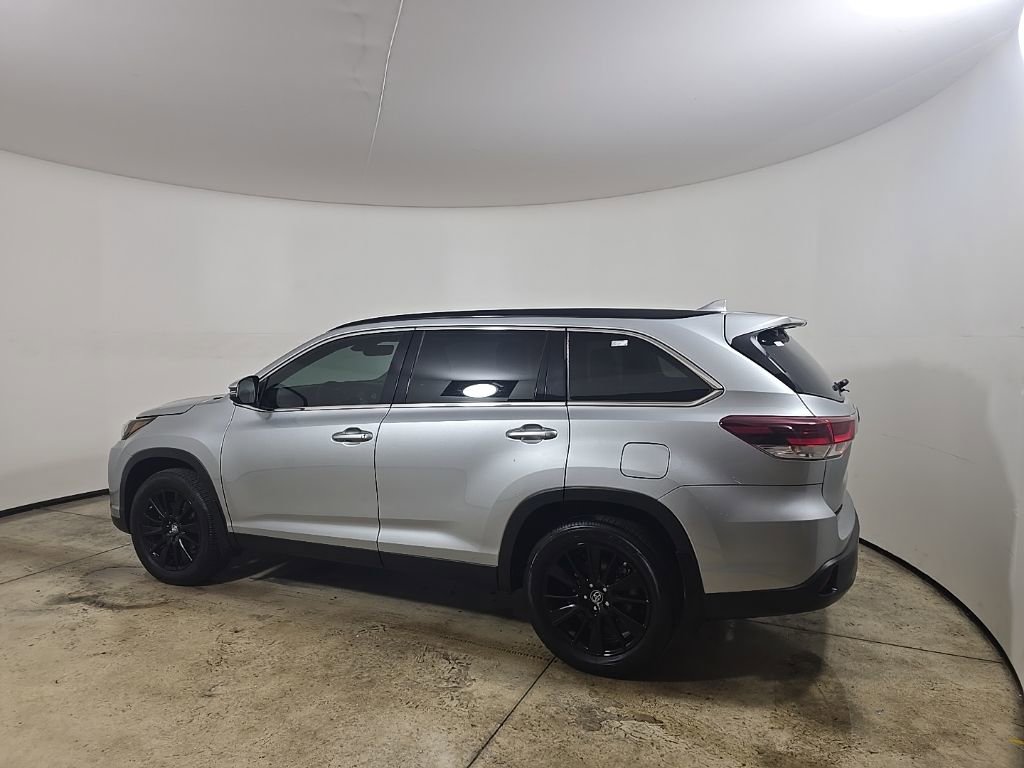 Used 2019 Toyota Highlander SE image 4