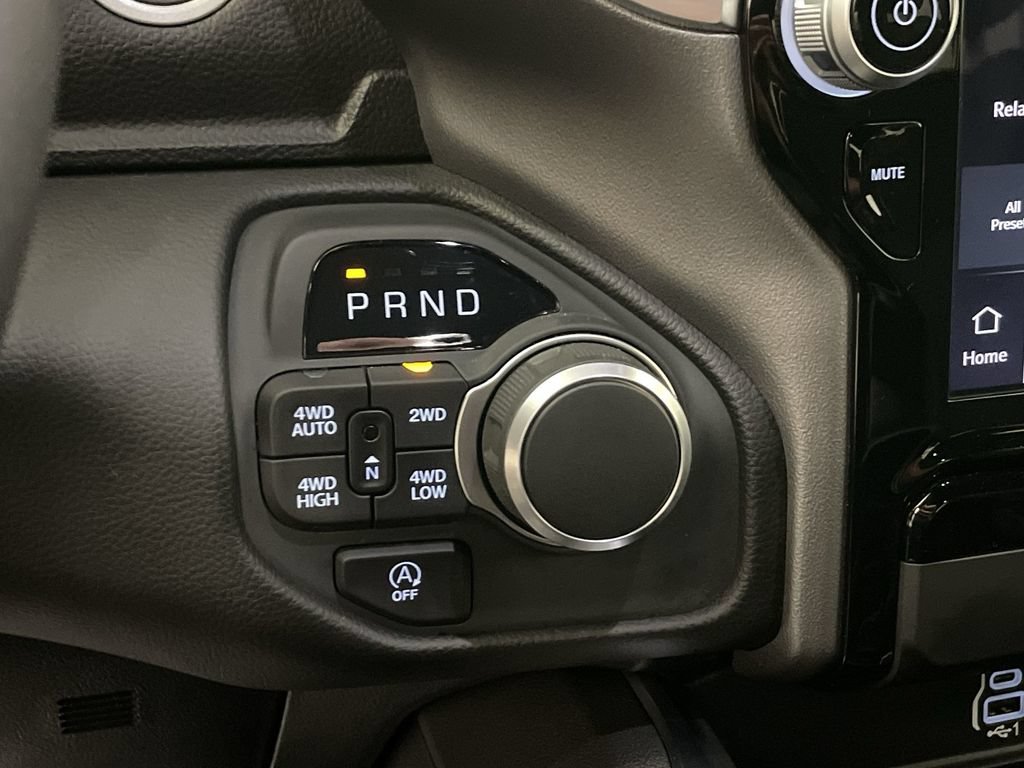 Used 2025 RAM 1500 Big Horn AWD/4WD image 9
