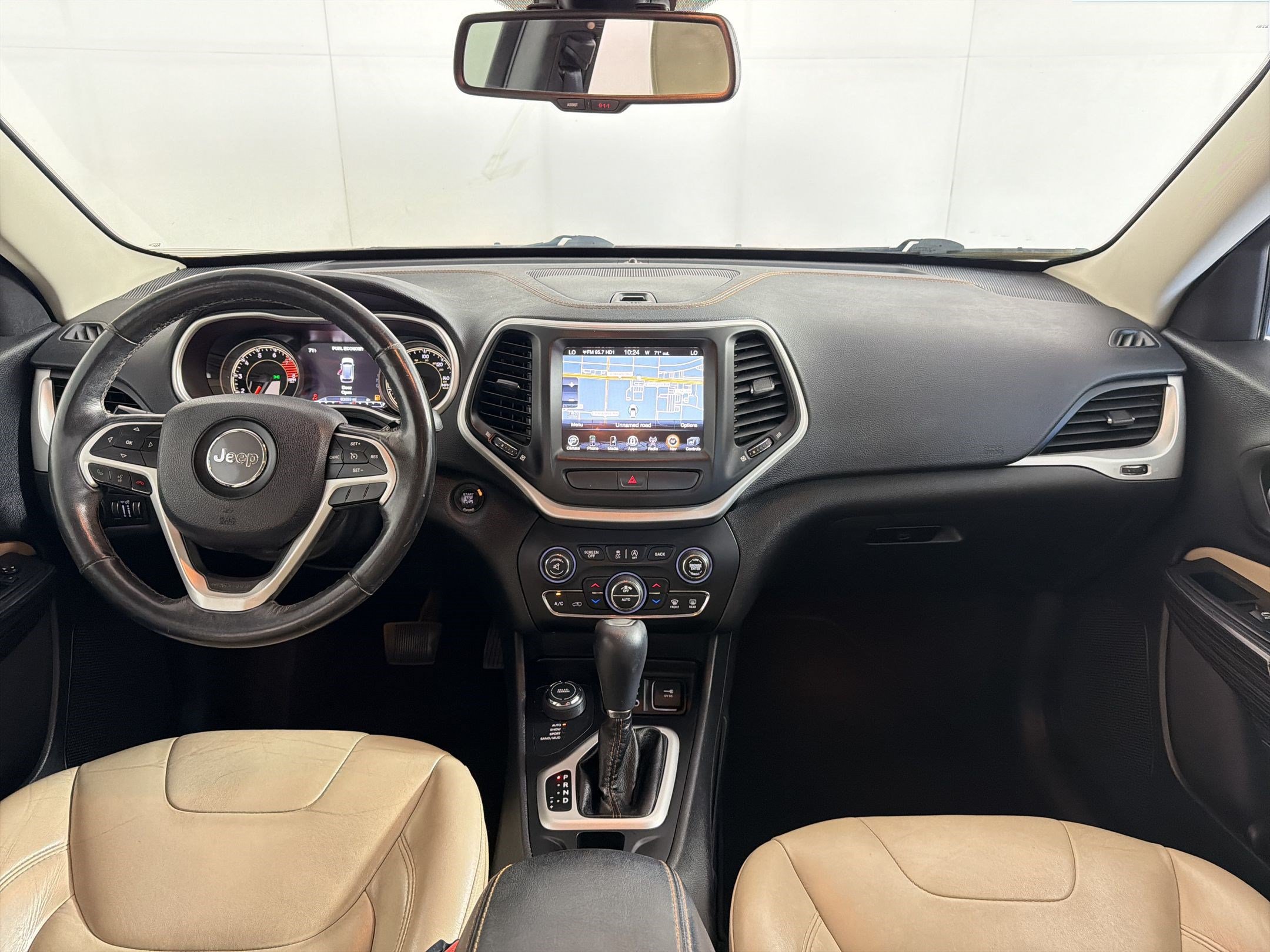 Used 2016 Jeep Cherokee Limited AWD/4WD image 16