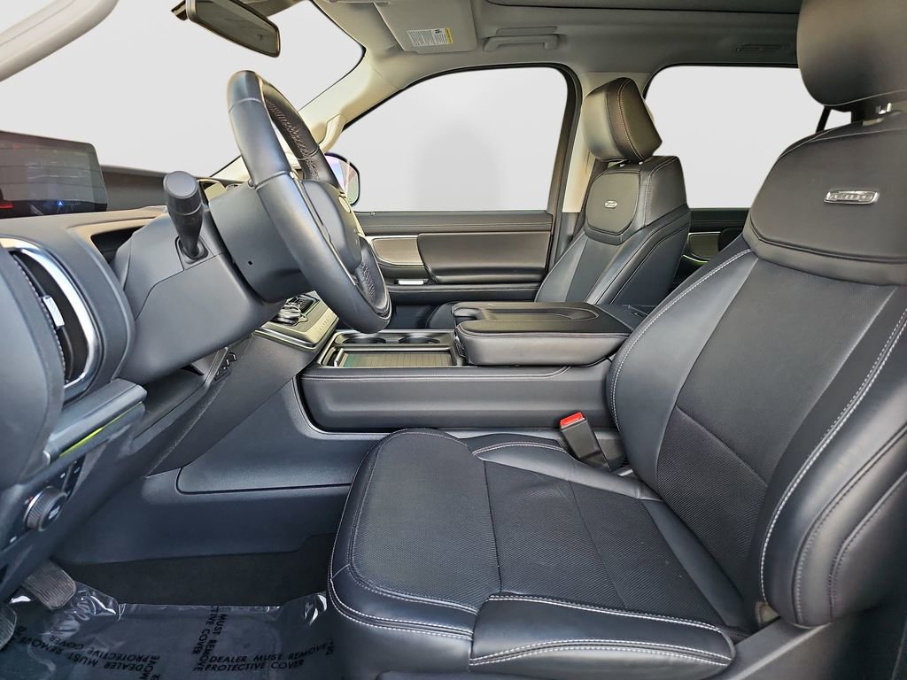 Used 2025 Ford Expedition Platinum w/ Driver's Package image 17