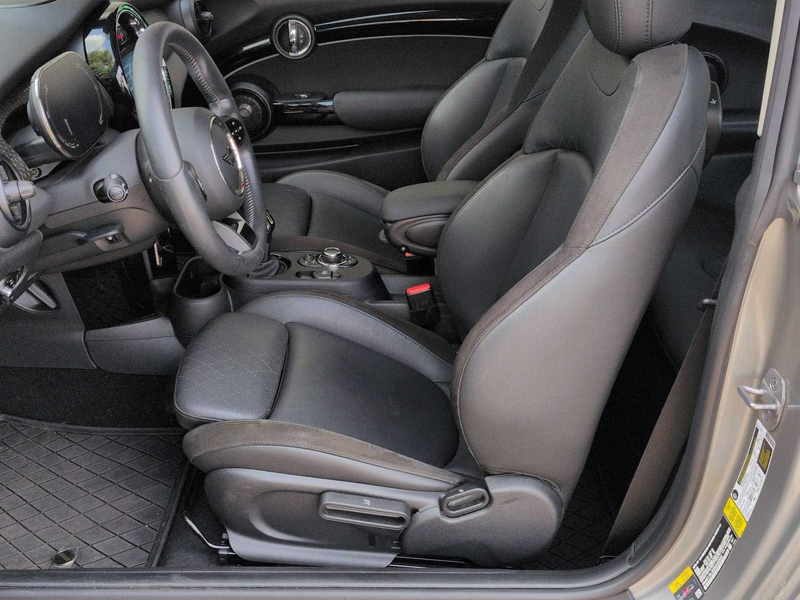 Used 2024 MINI Cooper SE FWD image 16