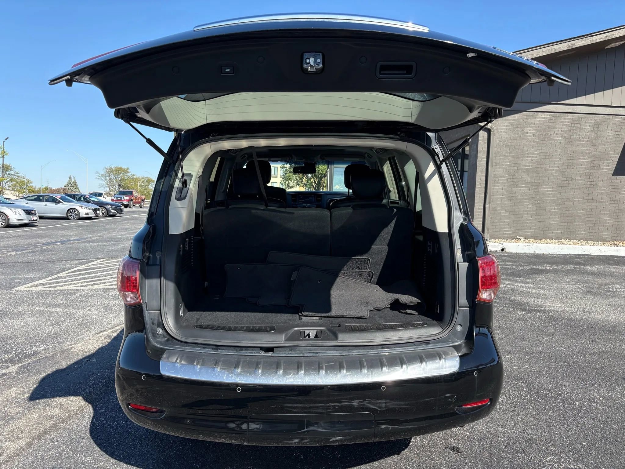 Used 2017 INFINITI QX80 4WD image 10