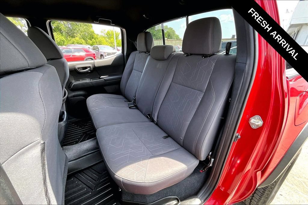Used 2019 Toyota Tacoma TRD Off-Road AWD/4WD image 6