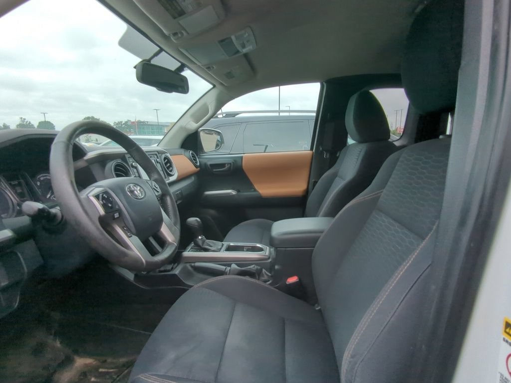 Used 2017 Toyota Tacoma SR5 w/ Tow Package AWD/4WD image 7
