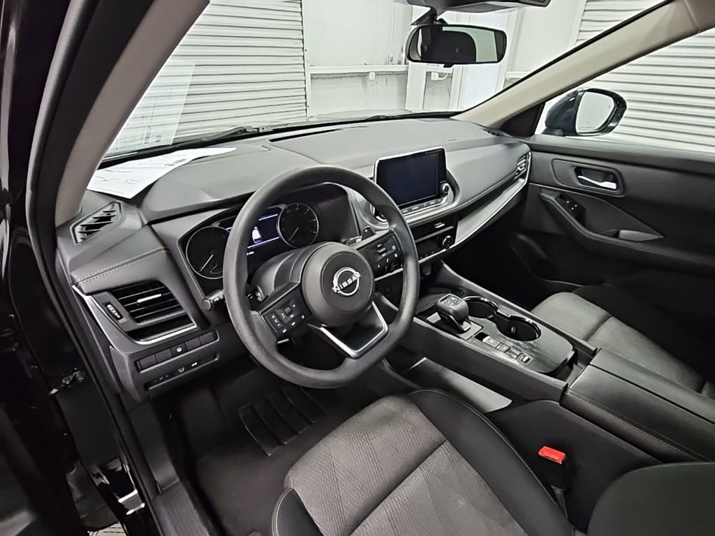 Used 2024 Nissan Rogue SV image 12