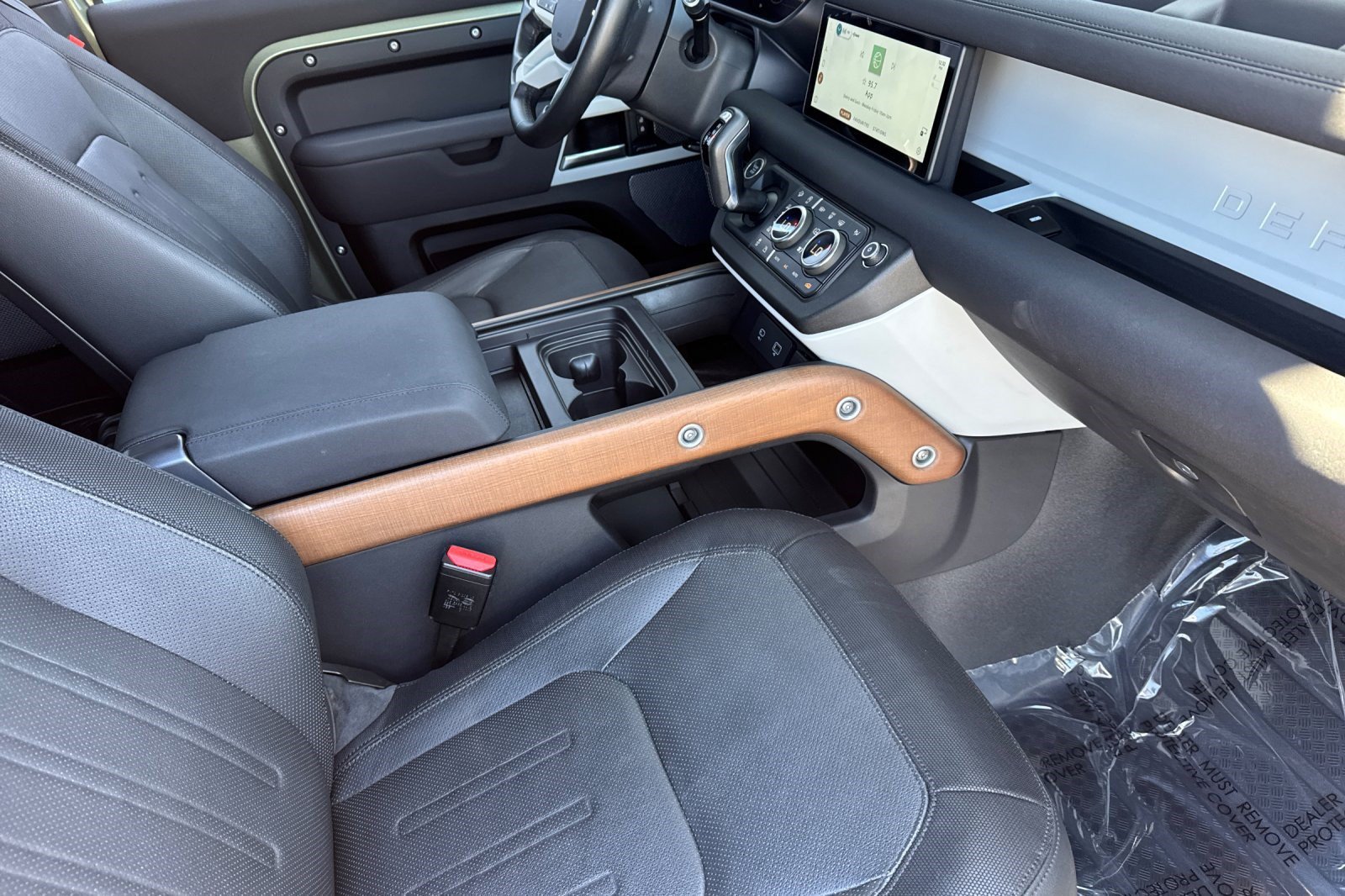 Used 2021 Land Rover Defender 90 X-Dynamic S AWD/4WD image 27