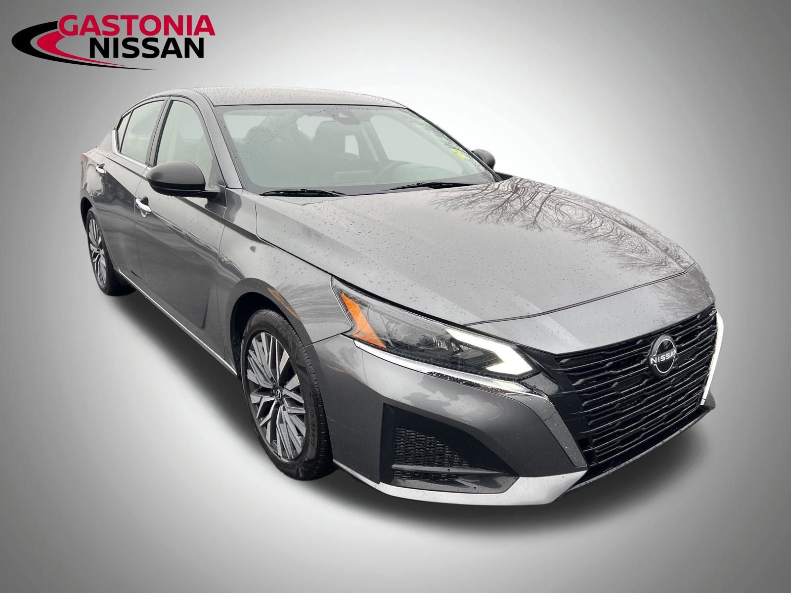 Used 2024 Nissan Altima 2.5 SV image 2