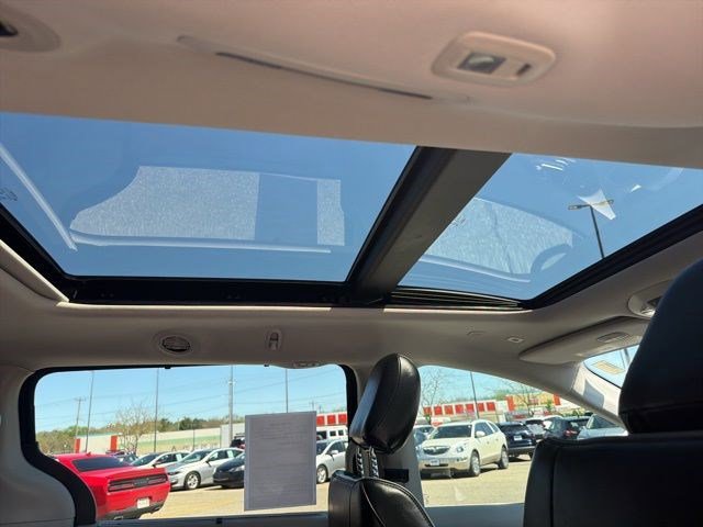 Used 2019 Chrysler Pacifica Limited w/ Tire & Wheel Group FWD image 25