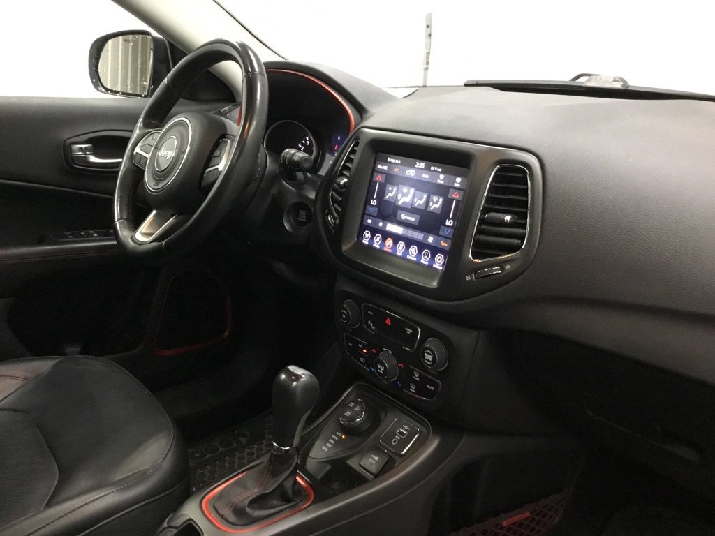 Used 2019 Jeep Compass Trailhawk w/ Leather Interior Group AWD/4WD image 26