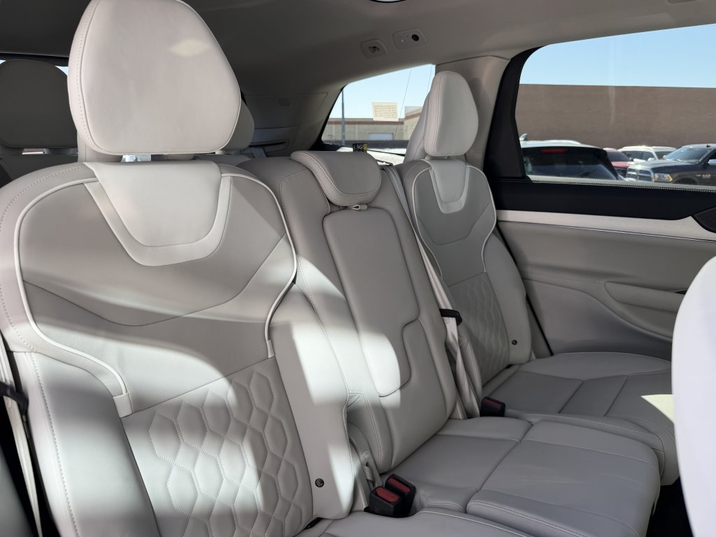 Used 2025 Volvo EX90 Plus AWD/4WD image 37