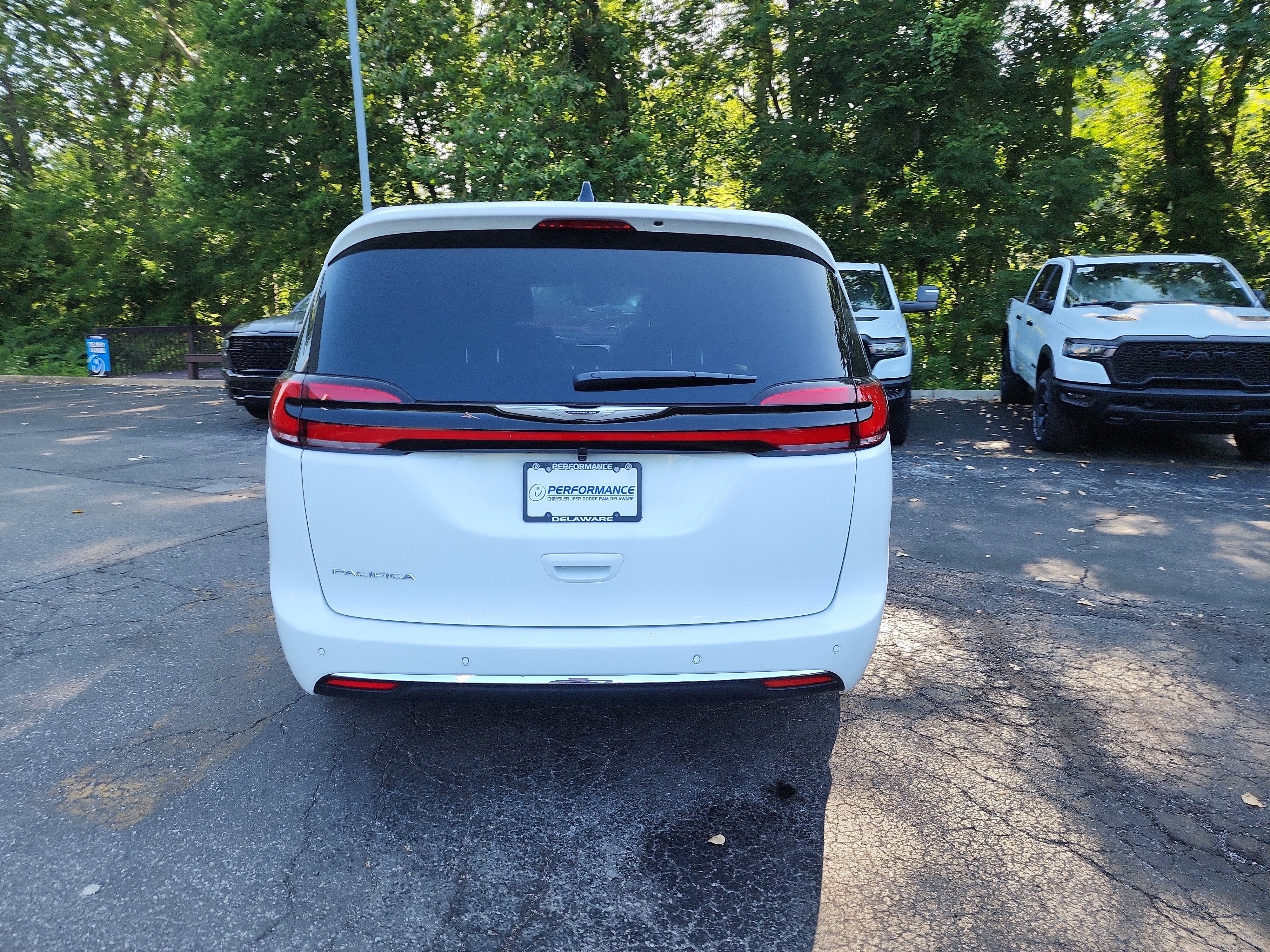 New 2026 Chrysler Pacifica Select image 18