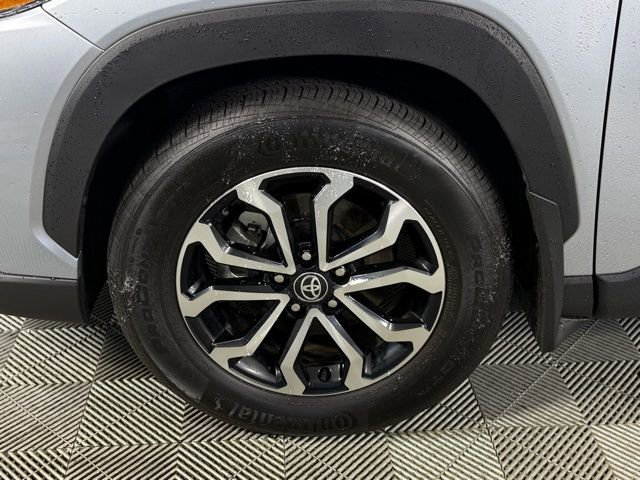 Used 2024 Toyota Corolla Cross SE w/ Moonroof Package image 8