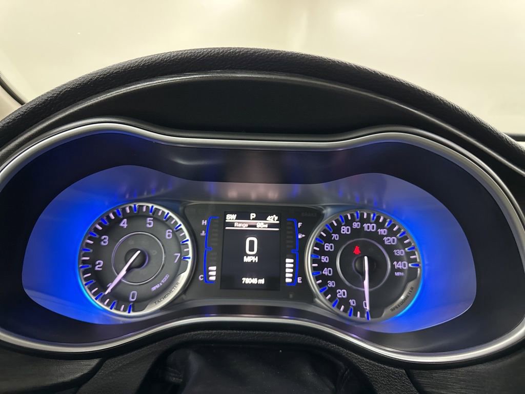 Used 2015 Chrysler 200 Limited image 39