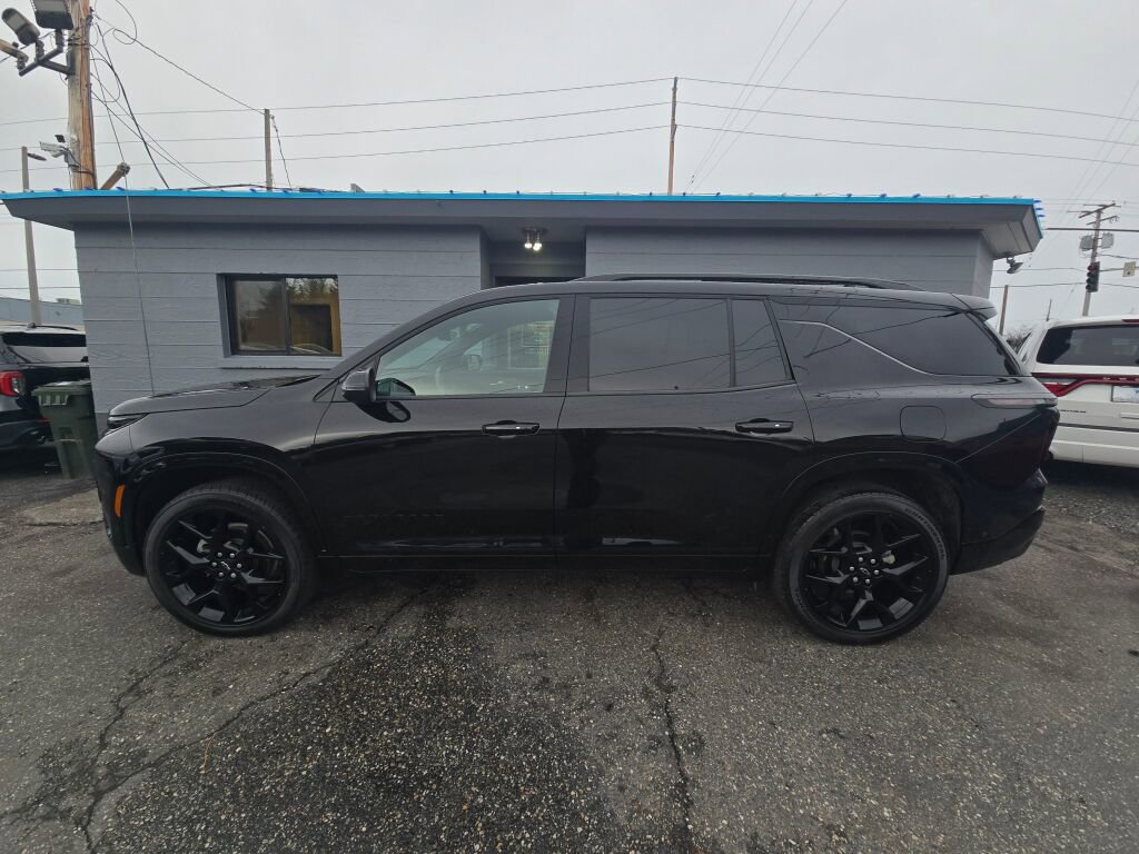 Used 2024 Chevrolet Traverse RS image 2