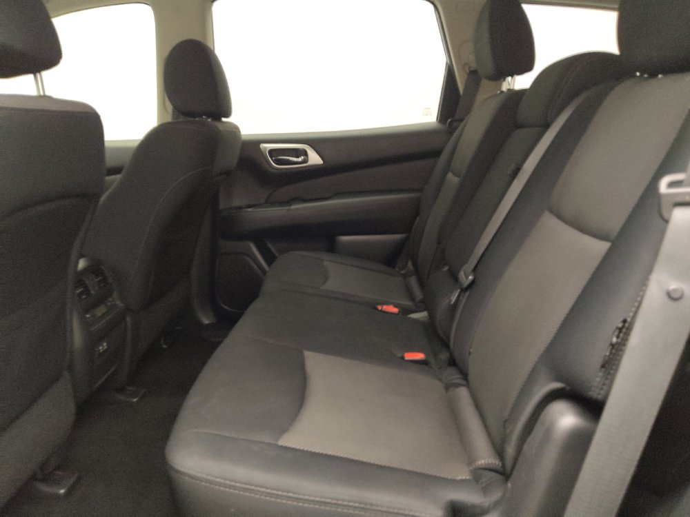 Used 2019 Nissan Pathfinder SV FWD image 18