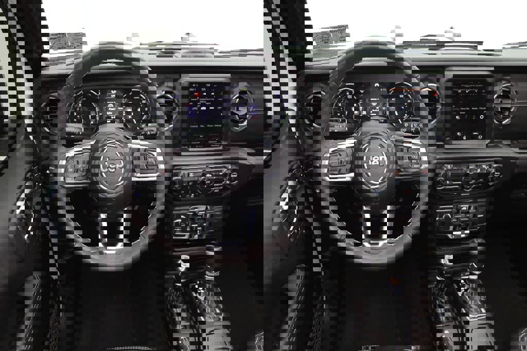 Used 2023 Jeep Wrangler Unlimited Sahara image 13