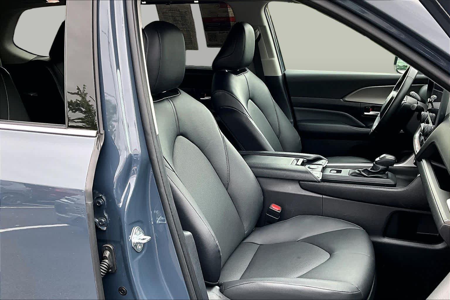 Used 2025 Toyota Grand Highlander AWD image 9