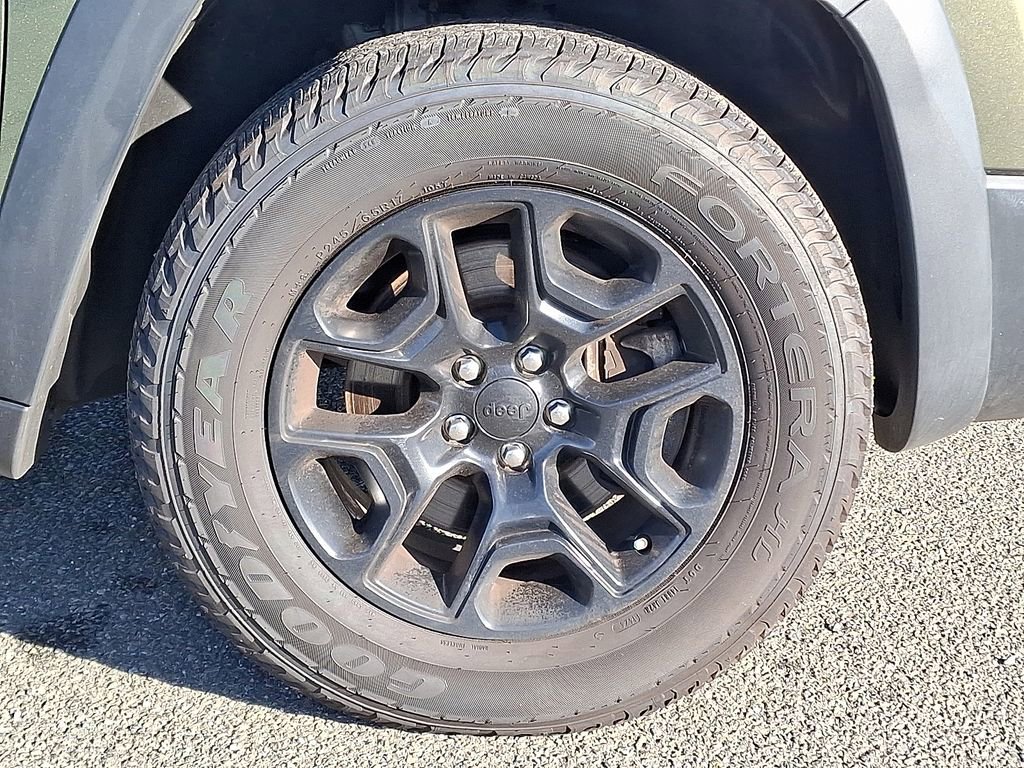 Used 2021 Jeep Cherokee Trailhawk w/ Premium Leather Package image 11