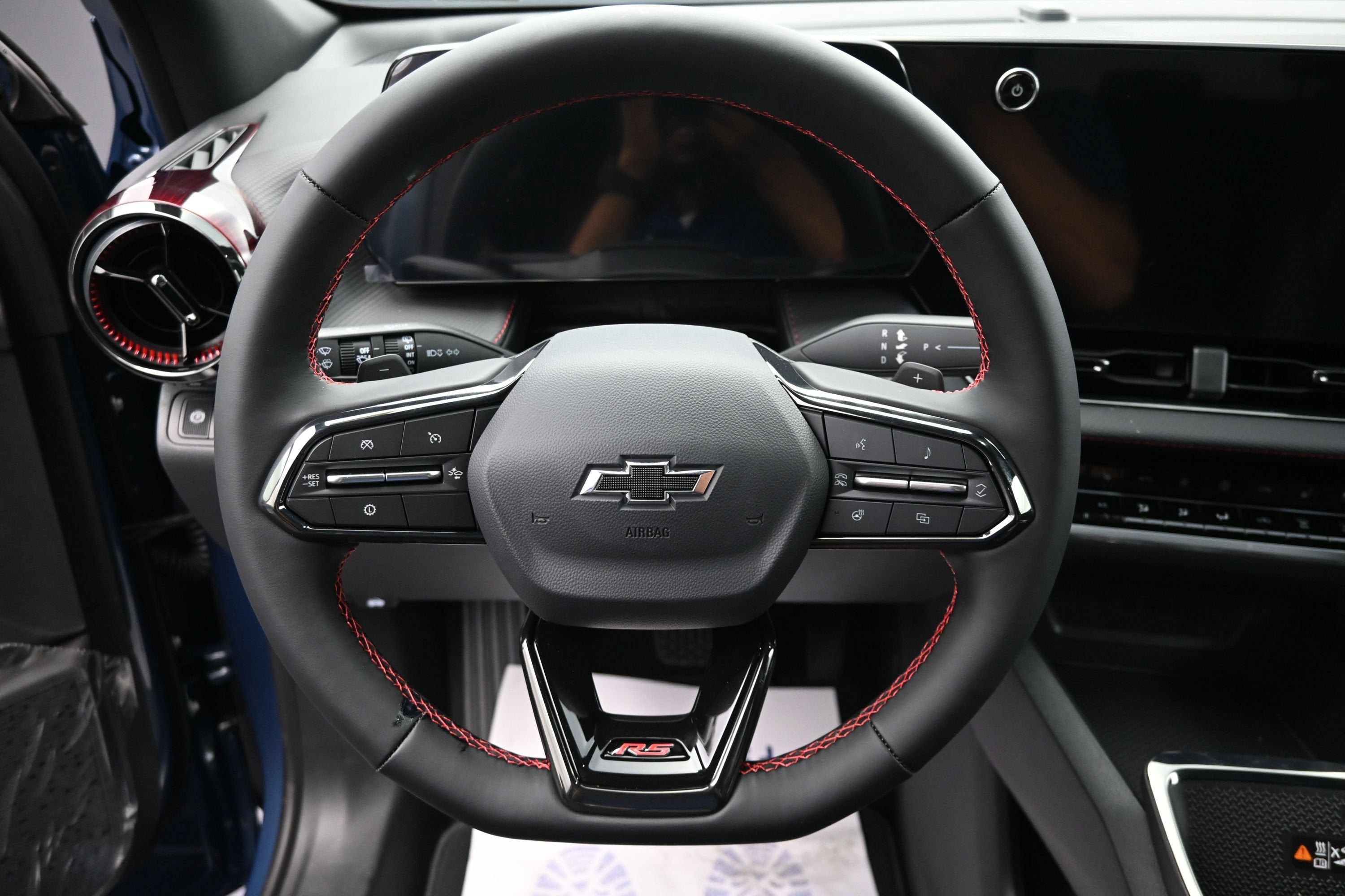 New 2027 Chevrolet Equinox RS w/ Convenience Package III FWD image 12