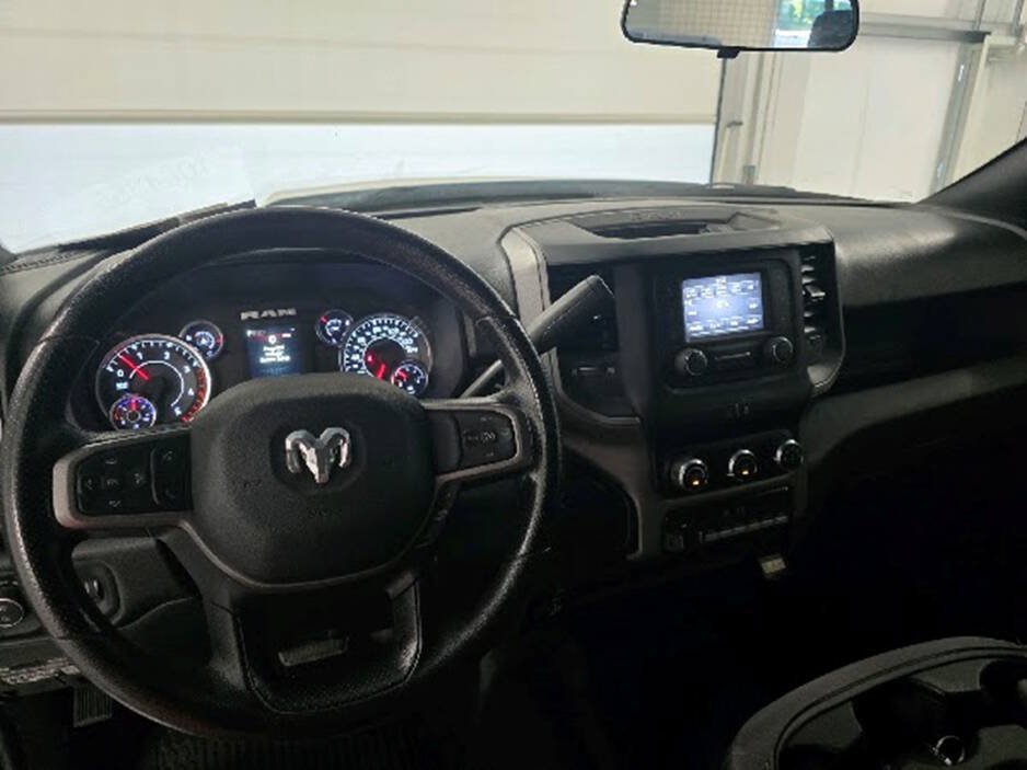 Used 2024 RAM 2500 Tradesman w/ Chrome Appearance Group AWD/4WD image 16