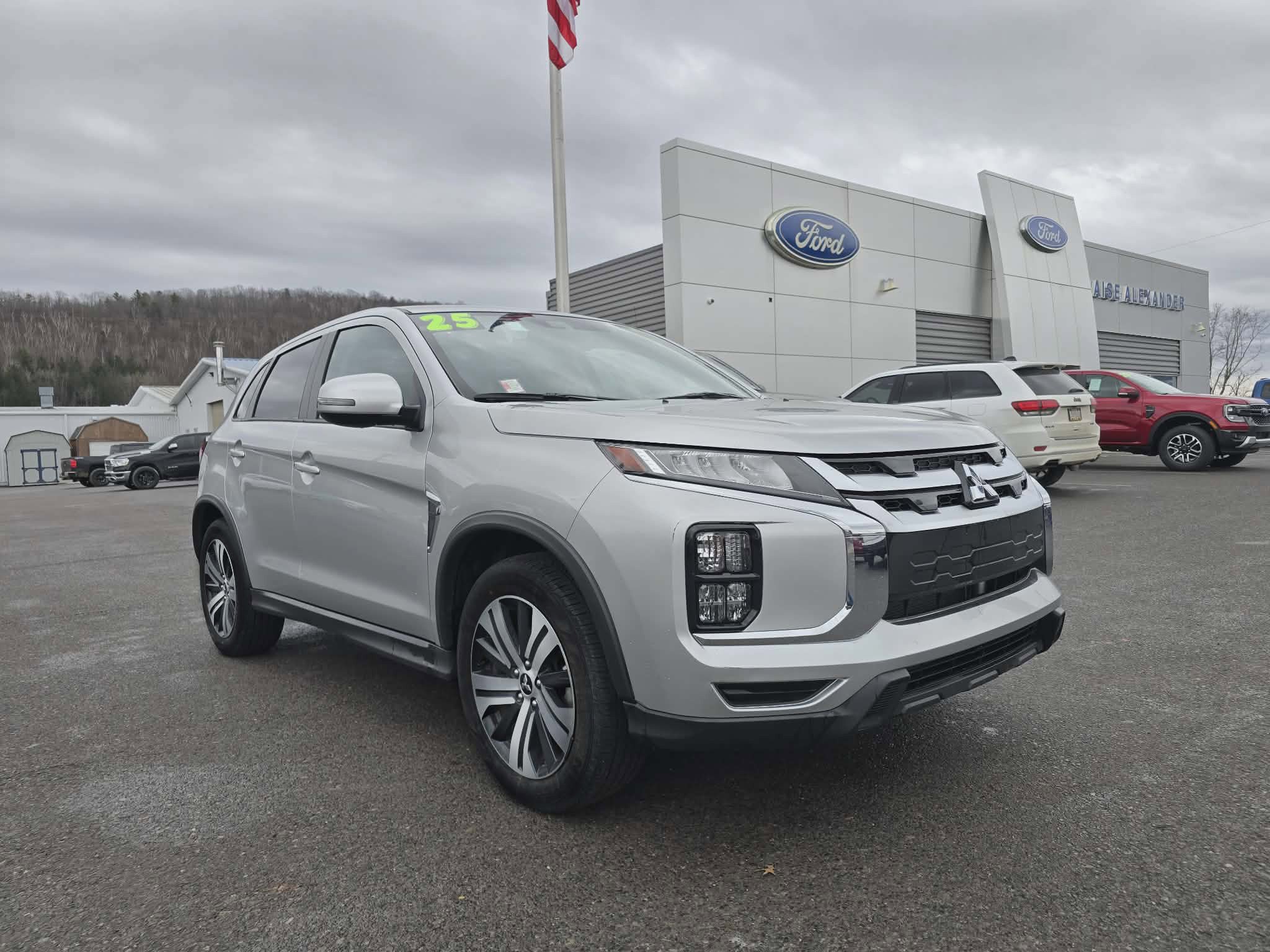 Used 2025 Mitsubishi Outlander Sport SE image 1