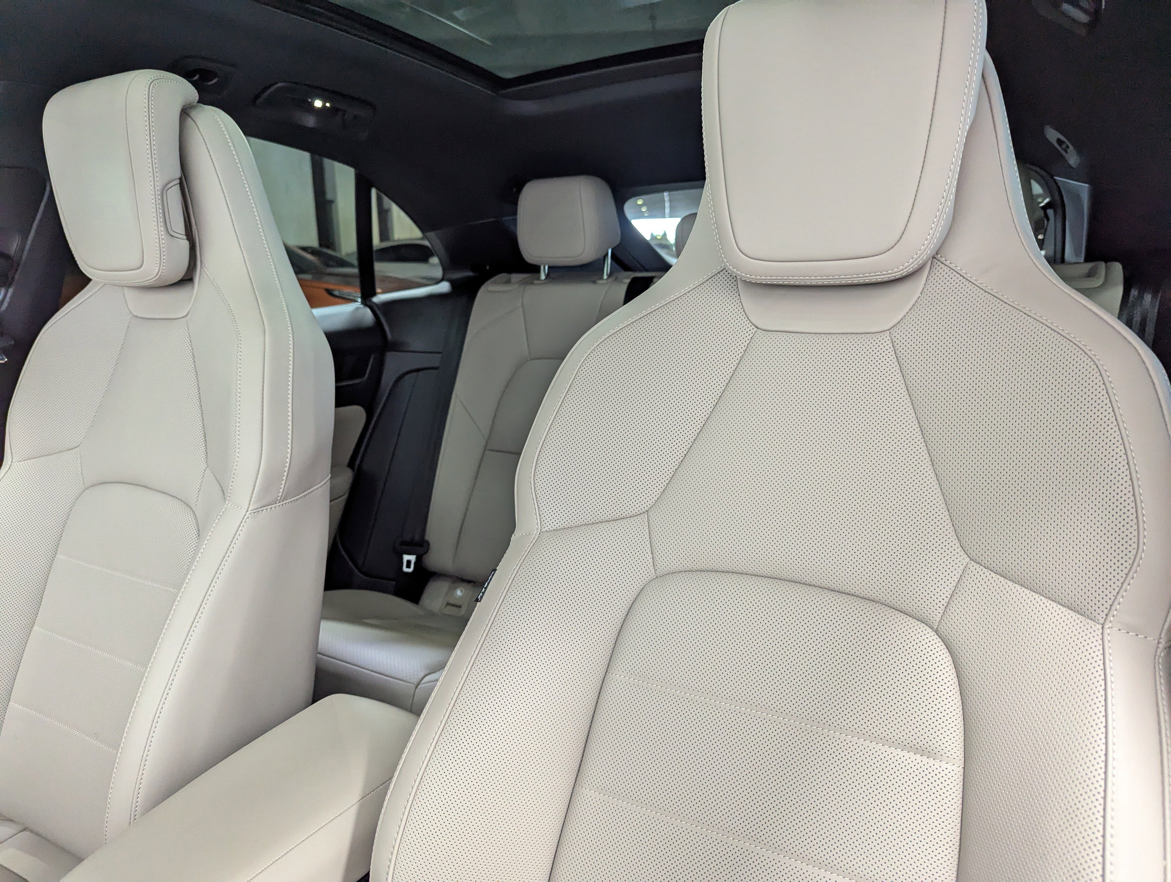 Certified 2025 Porsche Macan 4 Electric image 5