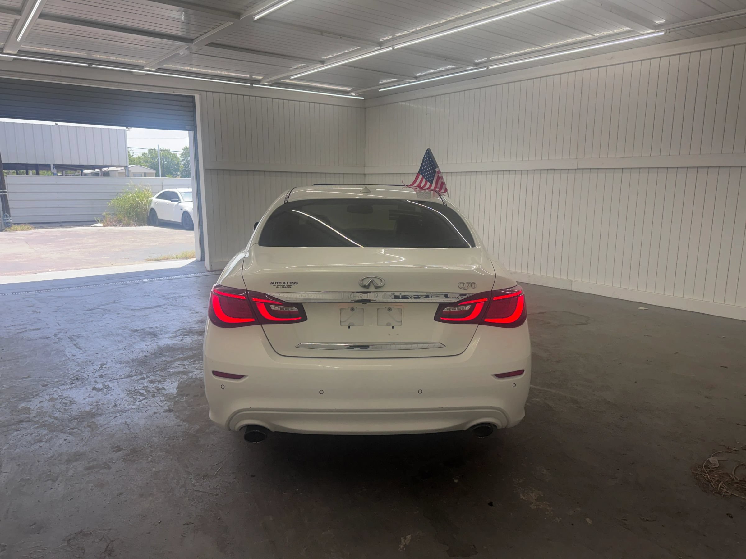 Used 2015 INFINITI Q70 3.7 RWD image 6