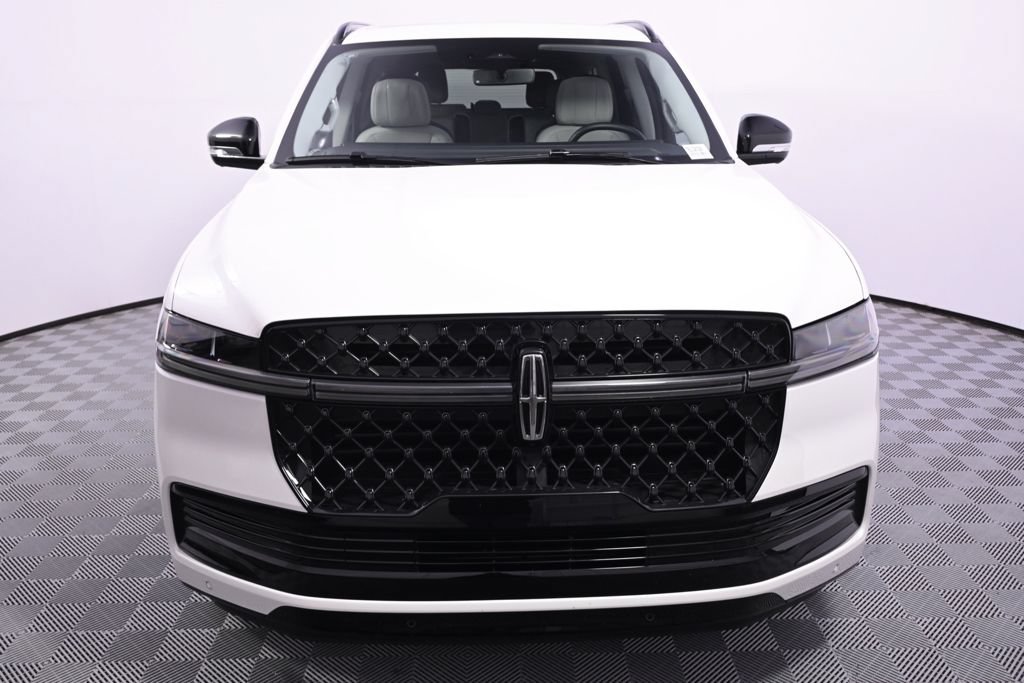 New 2026 Lincoln Navigator Reserve w/ Jet Appearance Package AWD/4WD image 10