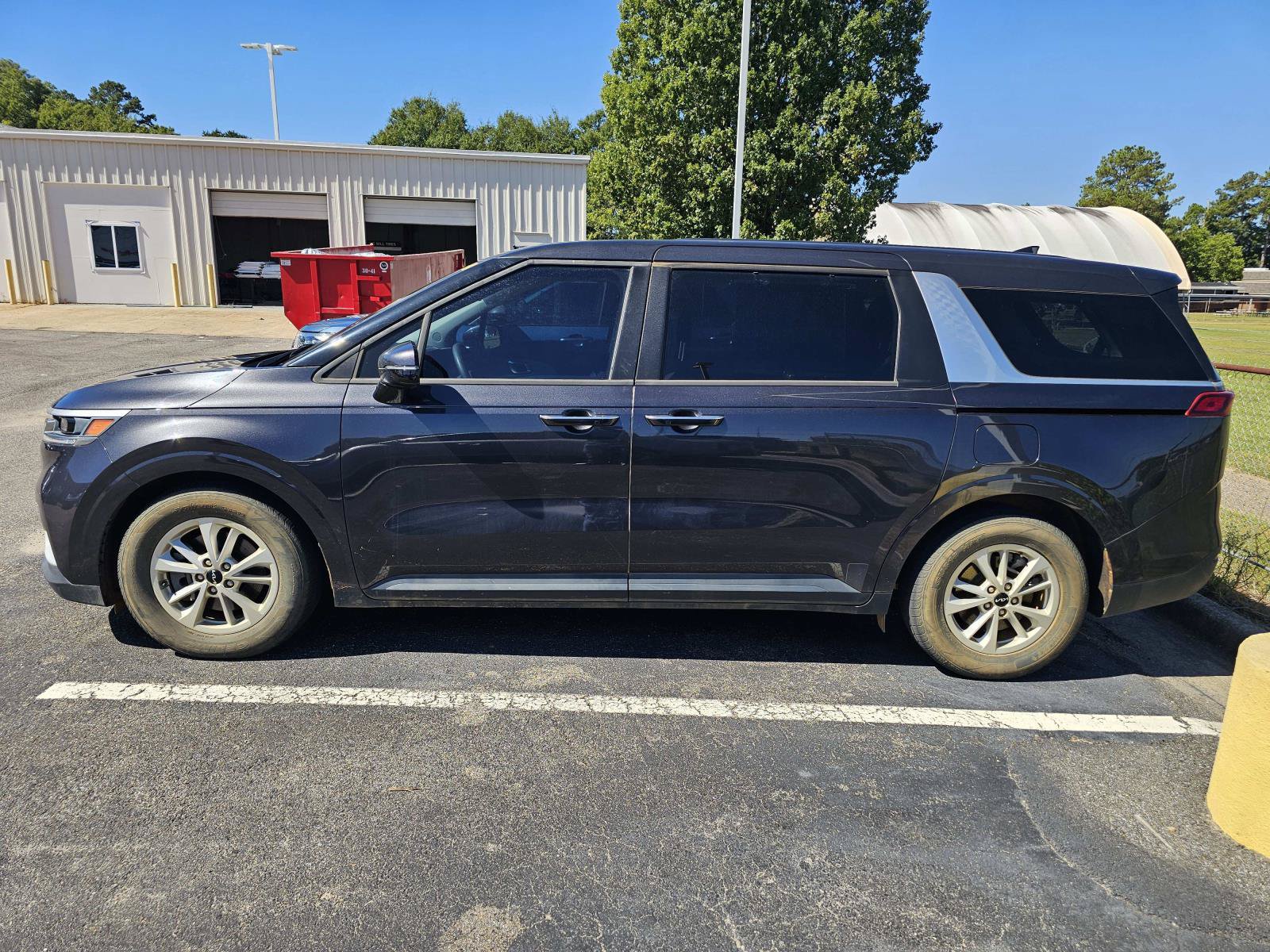Used 2024 Kia Carnival LX FWD image 15