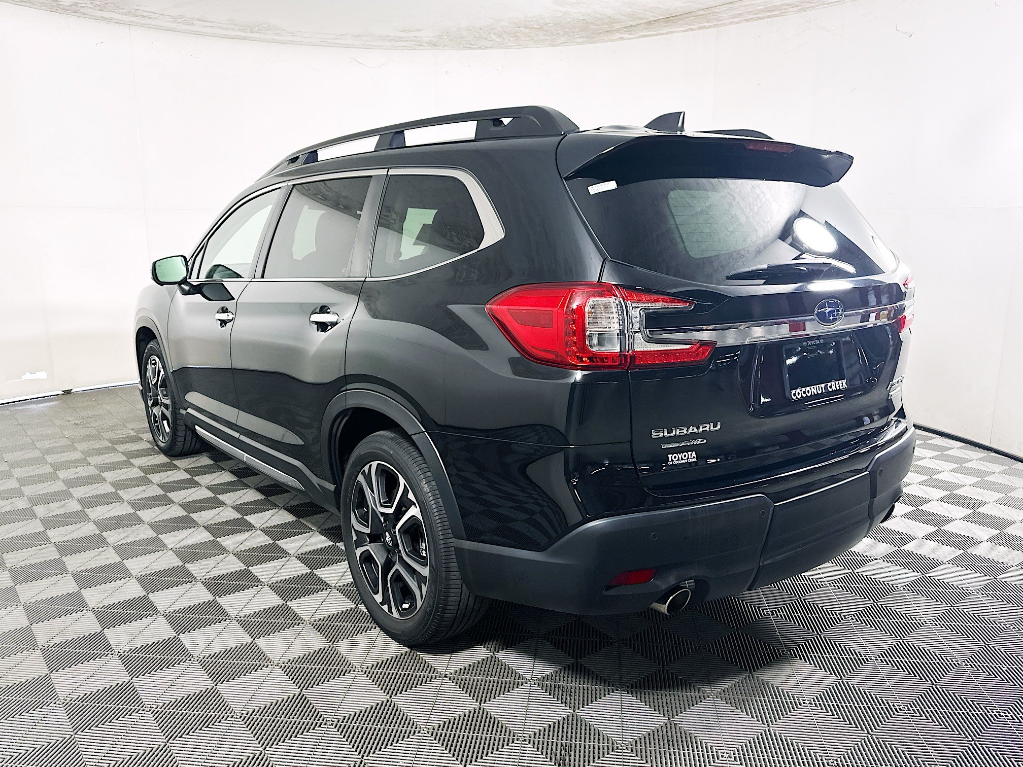 Used 2023 Subaru Ascent Touring AWD/4WD image 5