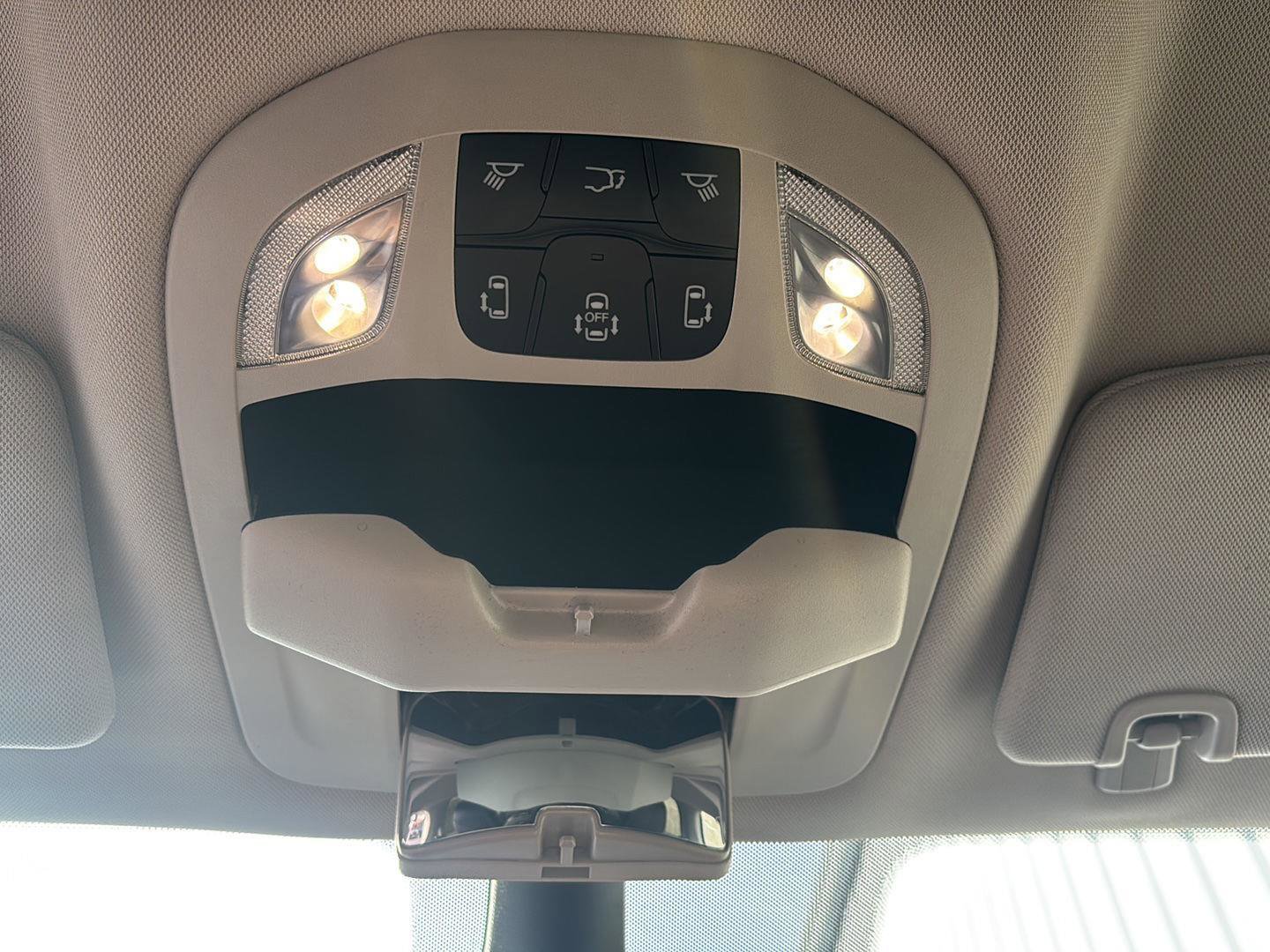 Used 2024 Chrysler Pacifica Touring-L FWD image 32