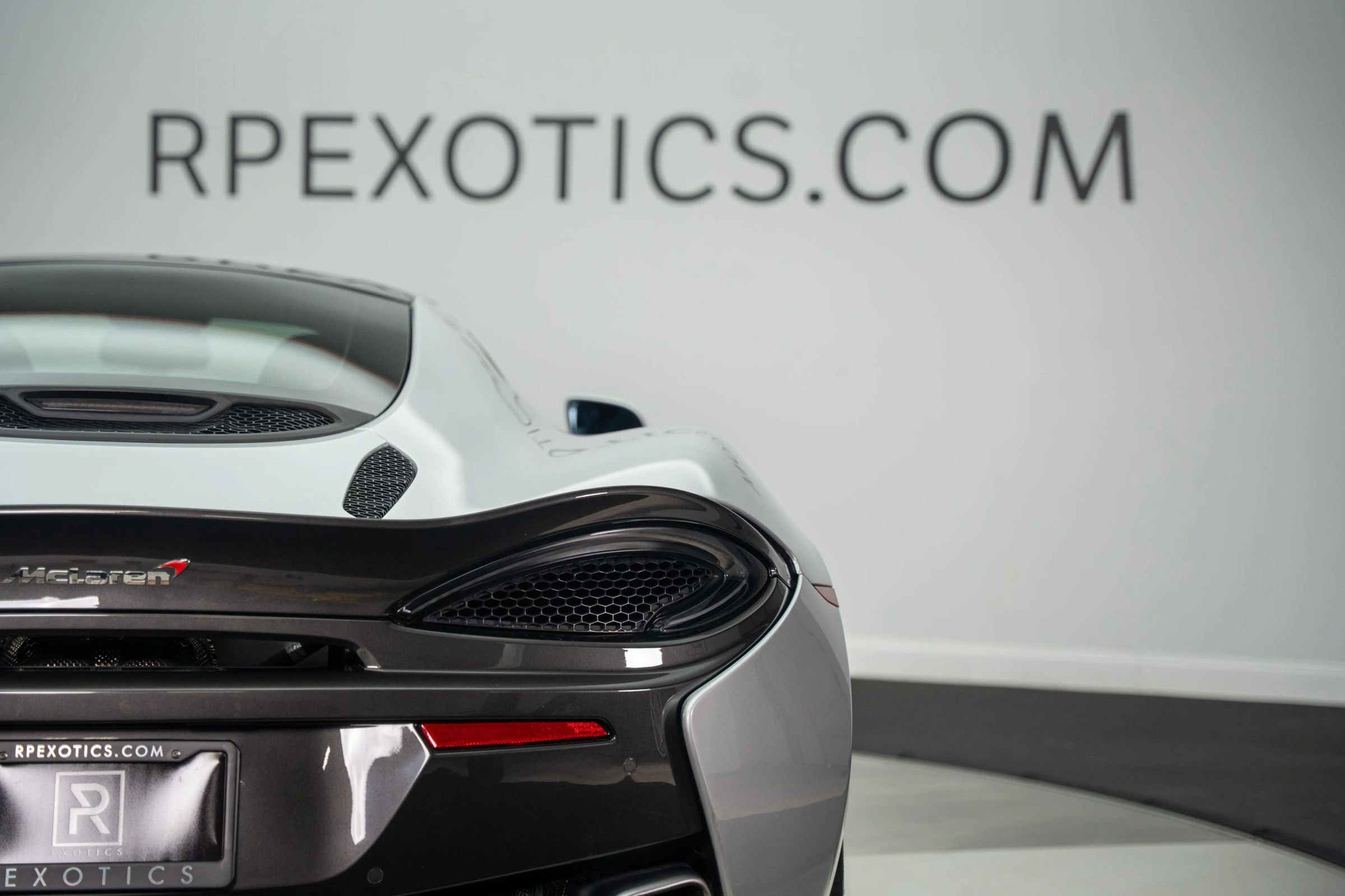 Used 2017 McLaren 570S image 21