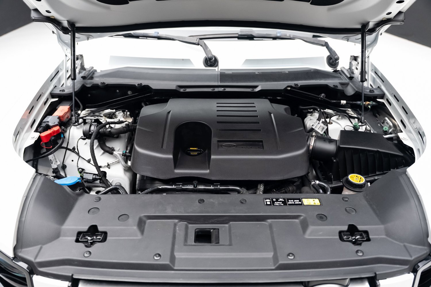 Used 2023 Land Rover Defender 130 First Edition image 76